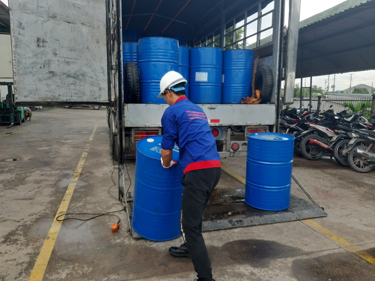 Vận chuyển hóa chất - Vận tải Quang Tường