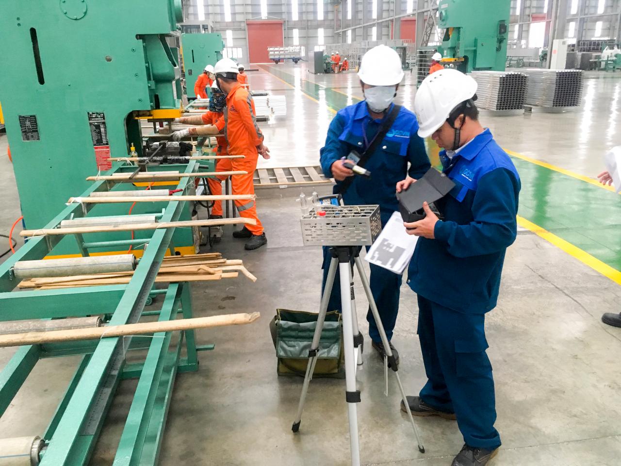 So sánh Quan trắc môi trường lao động và Quan trắc môi trường định kỳ